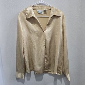 Joanna gold long sleeved button front blouse size large